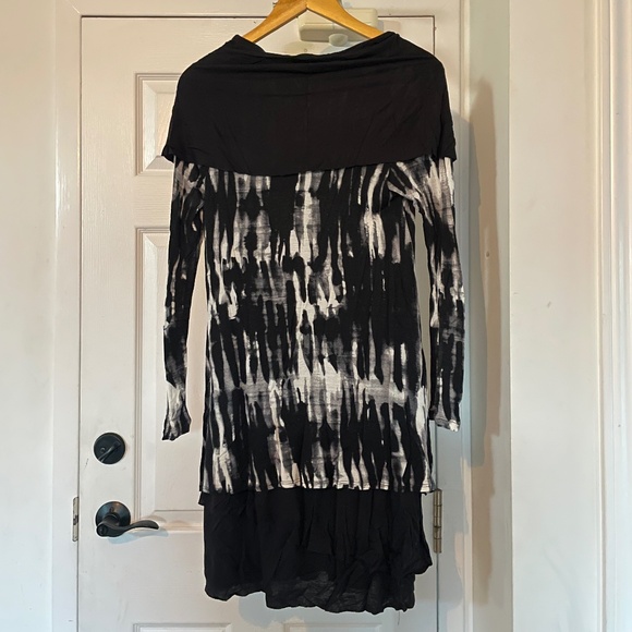 Kensie Arsty Patterned Long Sleeve Dress with Frill Skirt Cowl Neck sz Small - Picture 8 of 8